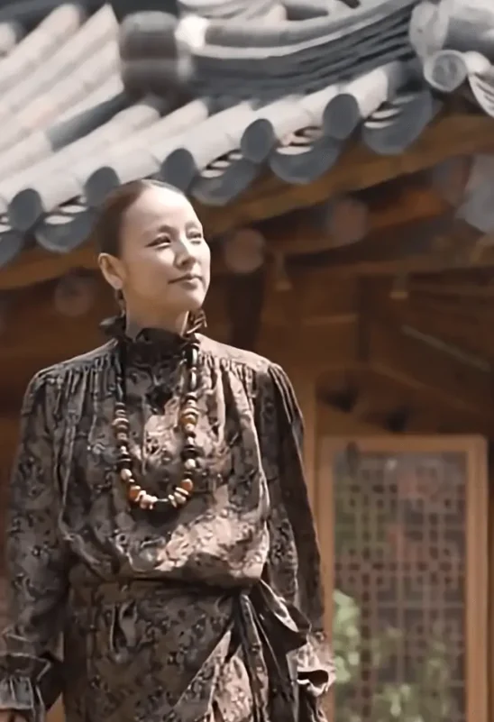 lee hyori you quiz ivf controversywoman-dress-necklace-house.