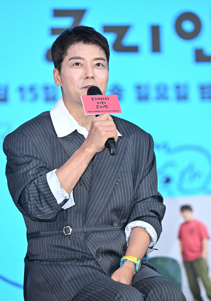 krazy-rich-korean-press-conference-min-hee-jin-jun-hyun-moo