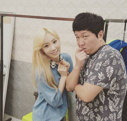 jung hyung-don and taeyeon reuniontwopeople-indoor-posing-casual.