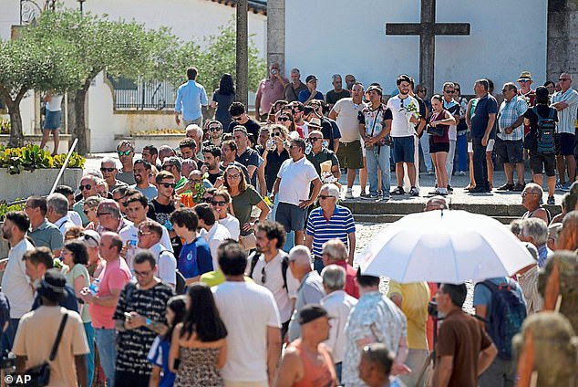 Diogo Jota funeralcrowd-outdoors-cross-daytime.