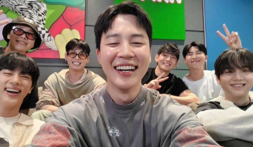 BTS full lineup comebackBTS-group-selfie-smiling.