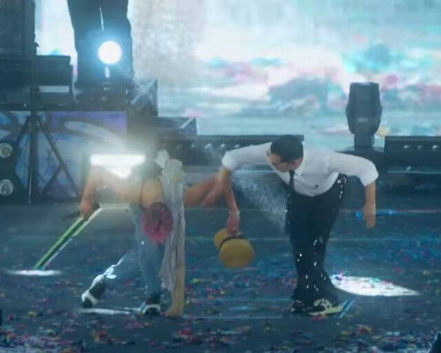 G-Dragon Psy Summer Swag 2025performance-stage-dancing-lightsaber.